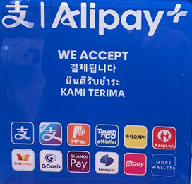写真15 カード決済の多言語案内
